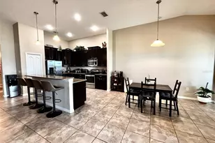 613 Wabash Breeze Cir, Ruskin, FL 33570 - Photo 11