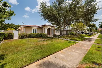 300 Brightwaters Boulevard NE, Saint Petersburg, FL 33704 - Photo 7