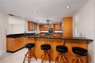 300 Brightwaters Blvd NE, Saint Petersburg, FL 33704 - Photo 13