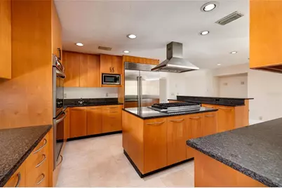 300 Brightwaters Boulevard NE, Saint Petersburg, FL 33704 - Photo 17