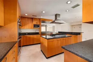 300 Brightwaters Blvd NE, Saint Petersburg, FL 33704 - Photo 17