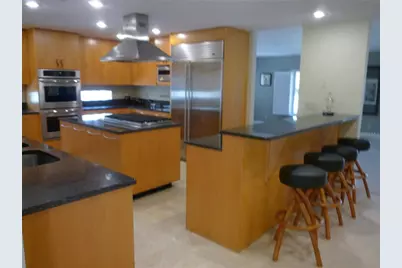 300 Brightwaters Boulevard NE, Saint Petersburg, FL 33704 - Photo 3