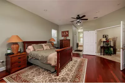 6737 Mango Avenue S, Saint Petersburg, FL 33707 - Photo 17
