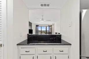 51 Island Way, Clearwater Beach, FL 33767 - Photo 15