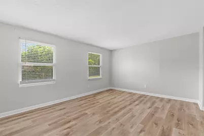 4813 Lake Charles Drive N, Kenneth City, FL 33709 - Photo 13