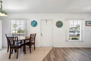 1006 Burbank Ct, Sun City Center, FL 33573 - Photo 9