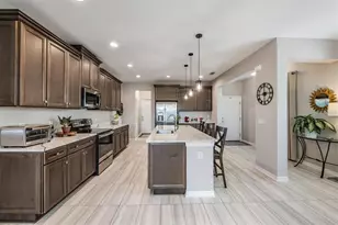 29947 Southwell Ln, Wesley Chapel, FL 33543 - Photo 9