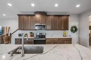 29947 Southwell Ln, Wesley Chapel, FL 33543 - Photo 7