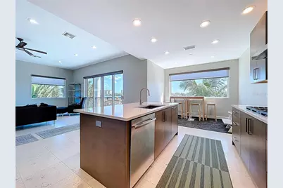 306 Bay Plz, Treasure Island, FL 33706 - Photo 17