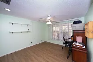 8602 Briar Grove Cir, Tampa, FL 33615 - Photo 5