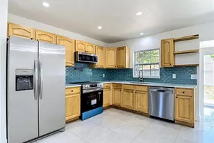 8639 May Cir, Tampa, FL 33614 - Photo 5