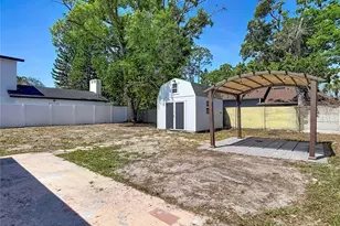 8639 May Cir, Tampa, FL 33614 - Photo 43