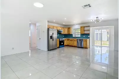 8639 May Circle, Tampa, FL 33614 - Photo 9