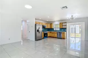 8639 May Cir, Tampa, FL 33614 - Photo 9