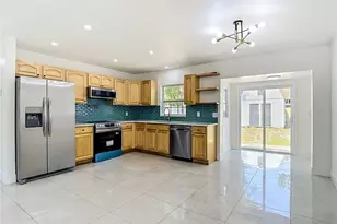 8639 May Cir, Tampa, FL 33614 - Photo 7