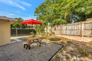 110 NE Monroe Cir N, Saint Petersburg, FL 33702 - Photo 41