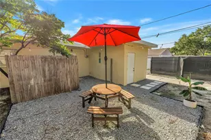 110 NE Monroe Cir N, Saint Petersburg, FL 33702 - Photo 45