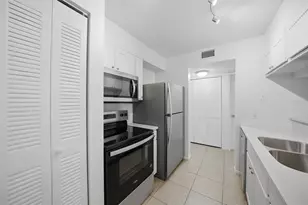 3001 58th Ave S, Saint Petersburg, FL 33712 - Photo 5
