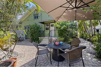 1260 10th Street N, Saint Petersburg, FL 33705 - Photo 37