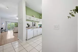 1638 Seascape Cir, Tarpon Springs, FL 34689 - Photo 3