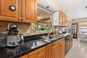 2124 Greenbriar Blvd, Clearwater, FL 33763 - Photo 9