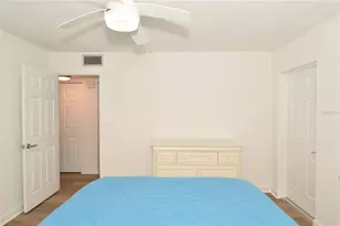 4700 Cove Cir, Saint Petersburg, FL 33708 - Photo 29