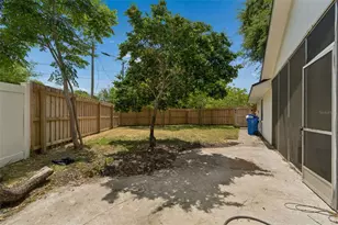 13338 Lake George Ln, Tampa, FL 33618 - Photo 31