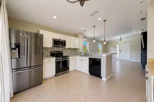 11537 Crestlake Village Dr, Riverview, FL 33569 - Photo 17