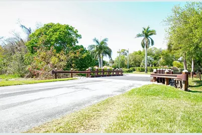 6305 Pelican Creek Crossing #D, Saint Petersburg, FL 33707 - Photo 27