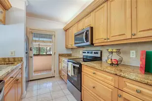 6305 Pelican Creek Crossing, Saint Petersburg, FL 33707 - Photo 5