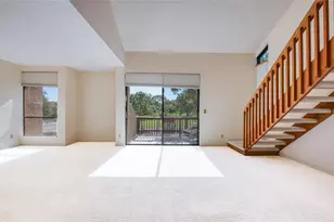 6305 Pelican Creek Crossing, Saint Petersburg, FL 33707 - Photo 9
