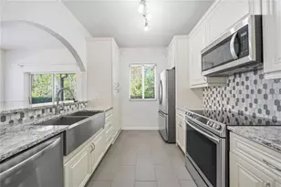 18117 Paradise Point Dr, Tampa, FL 33647 - Photo 3
