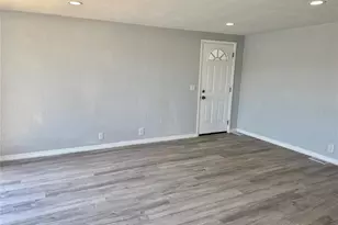 460 Mt Oak Ave NE, Saint Petersburg, FL 33702 - Photo 11