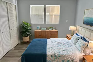 460 Mt Oak Ave NE, Saint Petersburg, FL 33702 - Photo 17