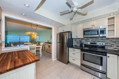 4750 Cove Circle #304, Saint Petersburg, FL 33708 - Photo 7