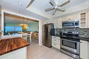 4750 Cove Cir, Saint Petersburg, FL 33708 - Photo 7
