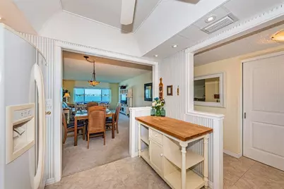 4750 Cove Circle #303, Saint Petersburg, FL 33708 - Photo 11