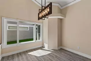 14675 Village Glen Cir, Tampa, FL 33618 - Photo 11