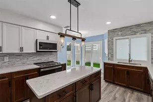 14675 Village Glen Cir, Tampa, FL 33618 - Photo 21