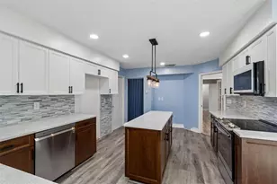 14675 Village Glen Cir, Tampa, FL 33618 - Photo 25