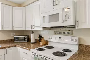 111 W Grapefruit Cir, Clearwater, FL 33763 - Photo 19