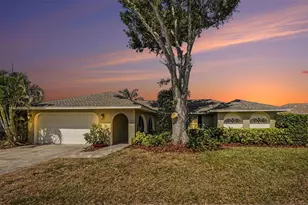 10392 136th St, Largo, FL 33774 - Photo 1
