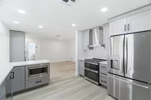 1200 80th St S, Saint Petersburg, FL 33707 - Photo 9