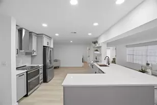 1200 80th St S, Saint Petersburg, FL 33707 - Photo 27