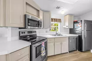 7225 Mt Fairfield Rd NE, Saint Petersburg, FL 33702 - Photo 3