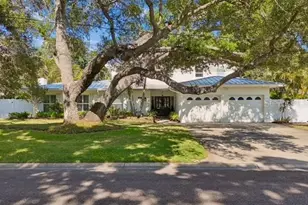 3301 Maple St NE, Saint Petersburg, FL 33704 - Photo 1