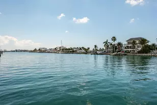 11400 8th St E, Treasure Island, FL 33706 - Photo 35