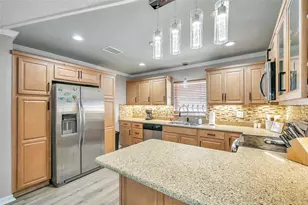 717 Carolina Ave, Tarpon Springs, FL 34689 - Photo 1