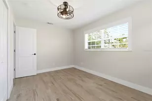 4146 Des Moines St NE, Saint Petersburg, FL 33703 - Photo 23