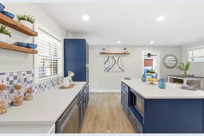 4146 Des Moines Street NE, Saint Petersburg, FL 33703 - Photo 11